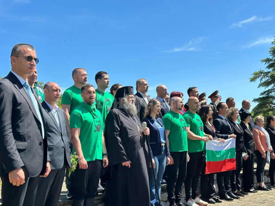 Областният управител Николай Николов, заедно със стотици походници се преклони в Деня на Ботев и на загиналите за свободата