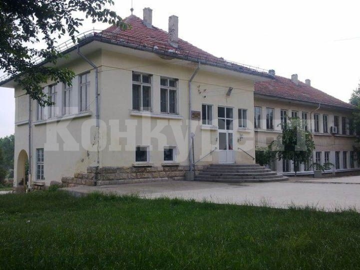 Превръщат затворени училища в  старчески домове