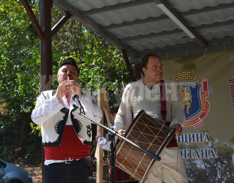 Започва  месецът на фолклорните събори