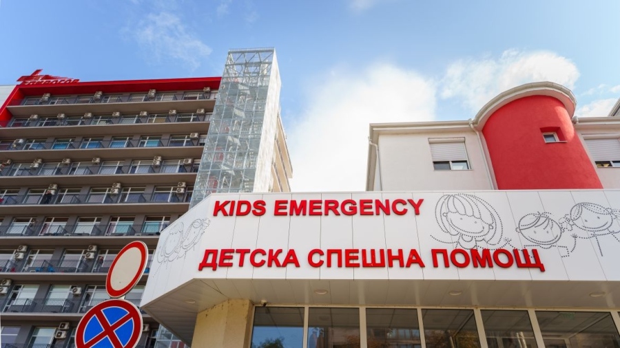 По-големият брат, пострадал при катастрофа край Смояновци, все още е с опасност за живота