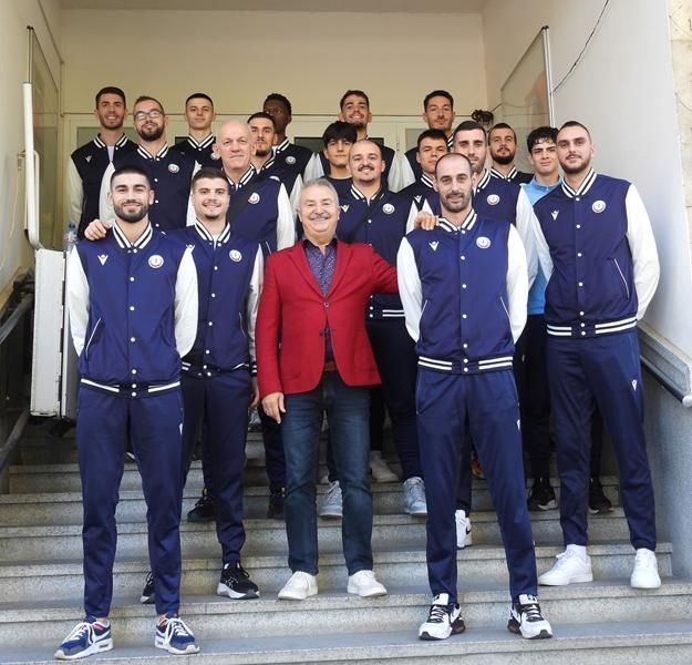 В навечерието на новия сезон волейболистите гостуваха в община Монтана, кметът им пожела успех