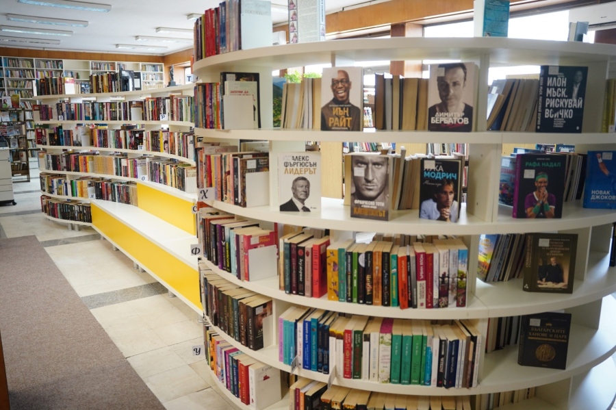 Регионална библиотека „Христо Ботев“ – Враца отбелязва Деня на народните будители с интерактивни игри и специален абонамент