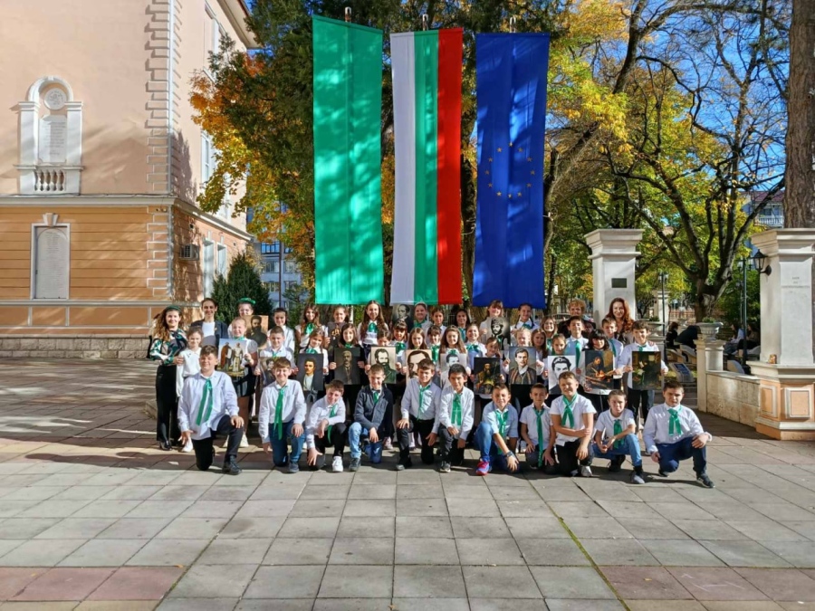 Съвместен урок на тема: „Да съхраним българския дух“