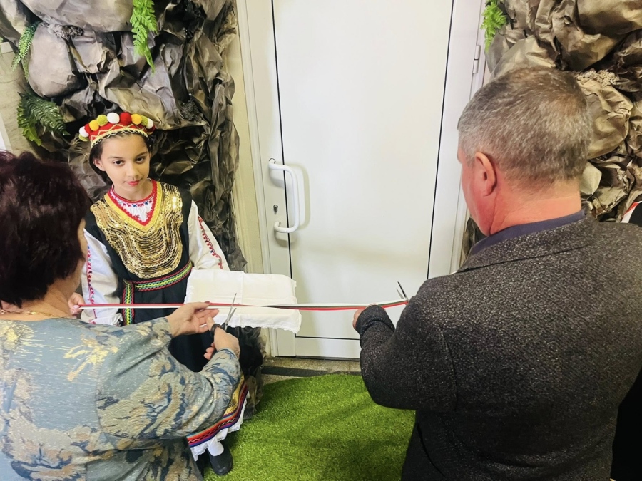 Отриха нов кабинет в училището в Бутан