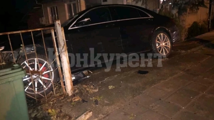 20-годишен  отнесе ограда на имот в Лом  и премина през целия двор с колата 