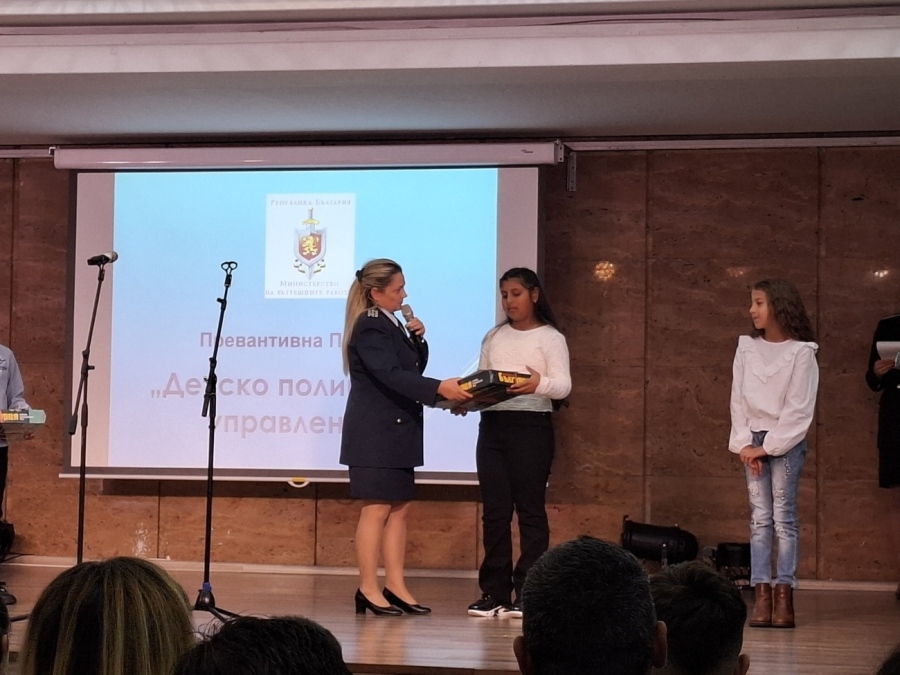 Ученичка от град Вършец спечели награда в конкурс за детска рисунка