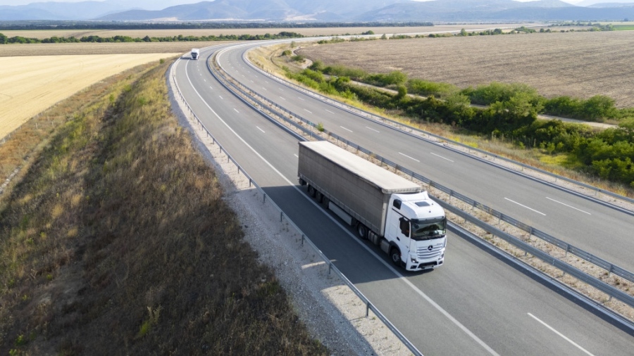 При официални празници в пиковите часове през 2026 ще се ограничава движението за тежкотоварните камиони по АМ „Тракия“, „Хемус“ и „Струма“