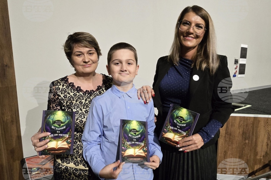 Единадесетгодишният Михаил Нонински представи своята книга „Истории за смели мечти“ във Враца