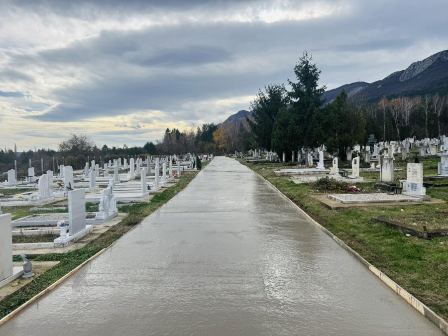 Община Враца продължава дейностите по облагородяване на Нов гробищен парк