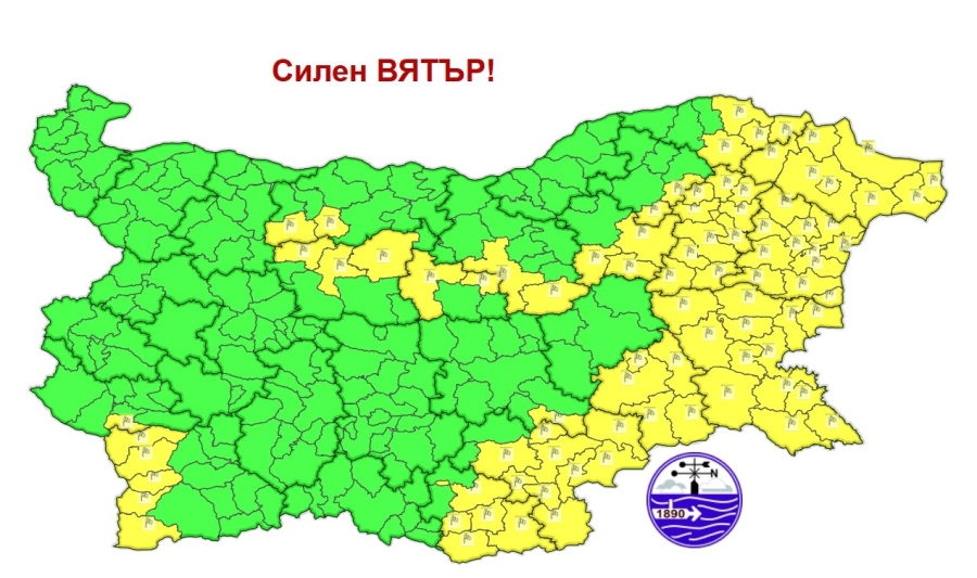 Жълт код за силен вятър в половин България
