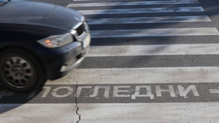 „Пасат“ помете жена на пешеходна пътека в Монтана