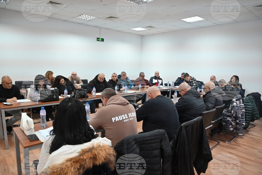 Съветниците в Лом отпуснаха  3000 лева на мъж, който отглежда трите деца на починалата си дъщеря