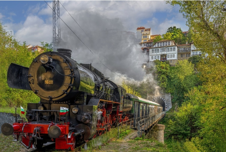 Коледни влакове с парен локомотив ще пътуват по два маршрута в страната