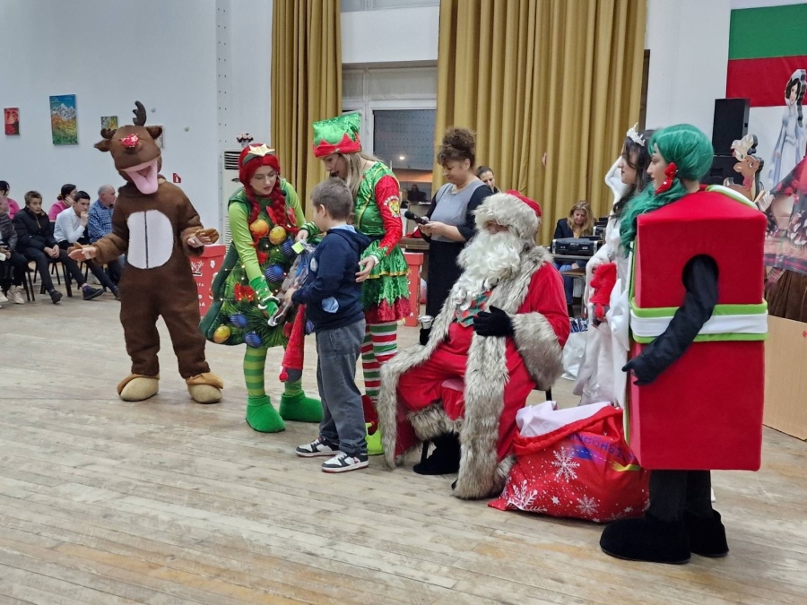 Коледен празник за деца с намалена социална адаптация се проведе в Козлодуй