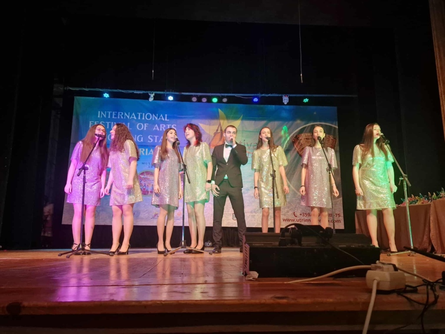 Гран При, 12 златни, 3 сребърни и бронзов медал завоюваха „врабчетата“ на Монтана на международен фестивал