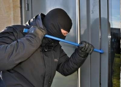 Криминално проявен и осъждан разби и ограби магазин във Видин