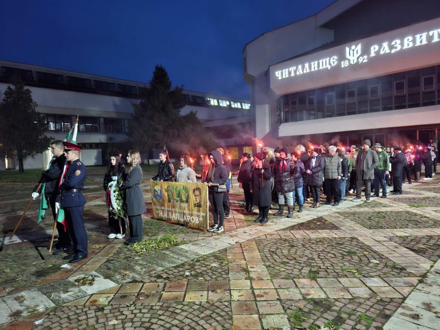 ПАГ „Н. Й. Вапцаров“ – Бяла Слатина отбеляза тържествено своя патронен празник с факелно шествие