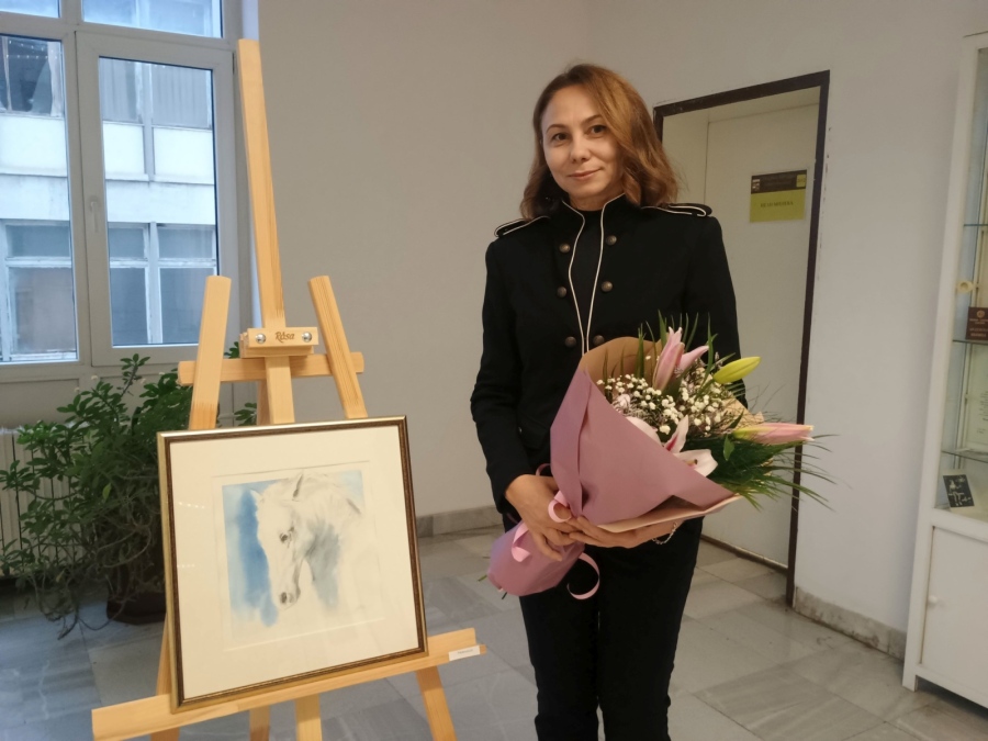 Самостоятелна изложба живопис „Акварелни картини“ на Гергана Паликарска може да бъде видяна в Община Мездра