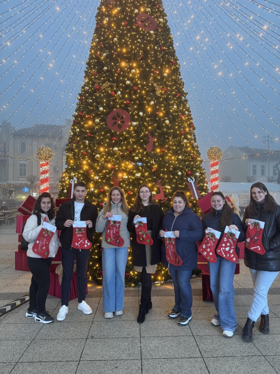 Служители от Общностен Център, Цнстплфу Враца и ДЦПЛУ - Враца  се включиха в коледната работилница