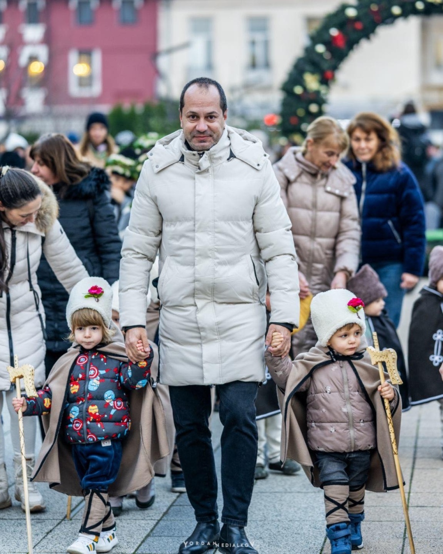 Над 500 коледари благословиха за здраве и благоденствие Враца