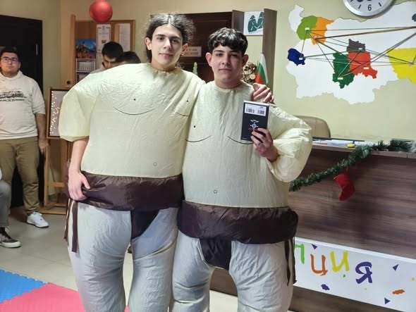 Над 50 младежи се включиха в Азиатска Коледа в Младежки център – Враца