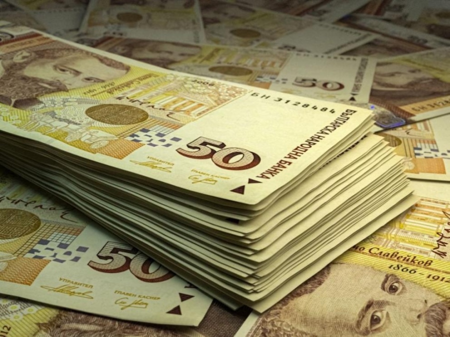 Банков клон пламна след внасяне на 4000 лв., посипани с нафталин