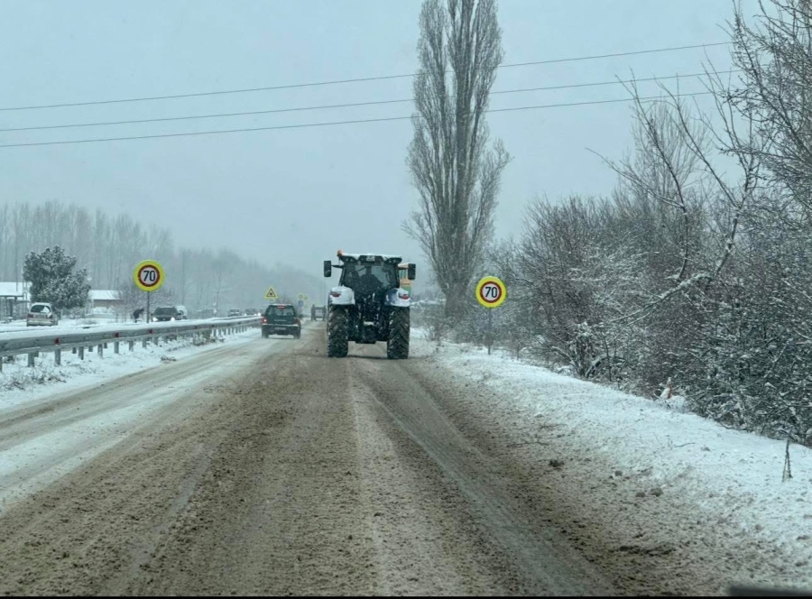 Във връзка с усложнената зимна обстановка в област Враца, областният управител Николай Николов следи непрекъснато ситуацията