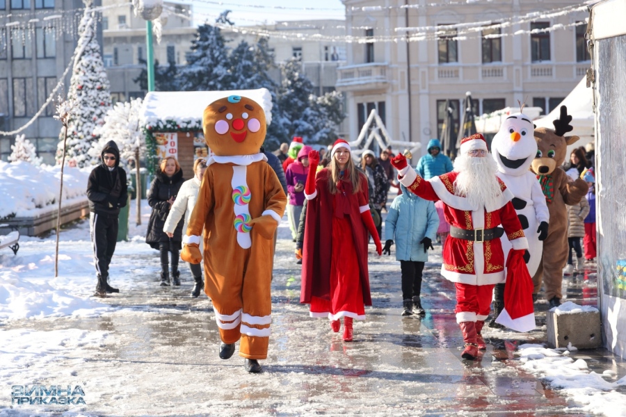 Дядо Коледа и приятели развеселиха Видин 