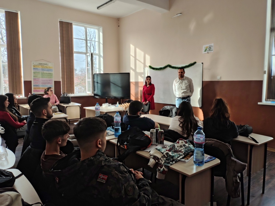 Гимназисти от Лом влязоха в съда