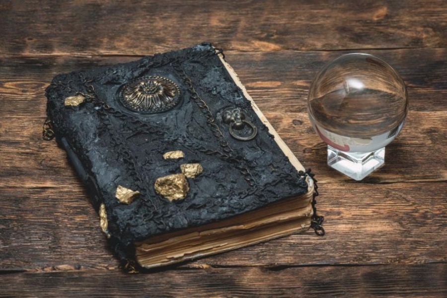 Предсказанията на Нострадамус за 2026 г.: „Огромен рояк пчели“ и територии, „преливащи от кръв“