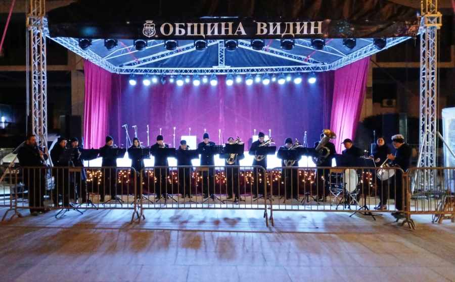 С тържество на централния площад „Бдинци” Видин посрещна новата 2026 година