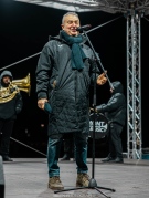 Малкият Виктор спечели 50-инчов телевизор от новогодишната томбола в Монтана