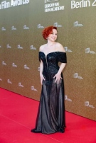 Деси Тошева с ударно начало на годината, два червени килима за 24 часа