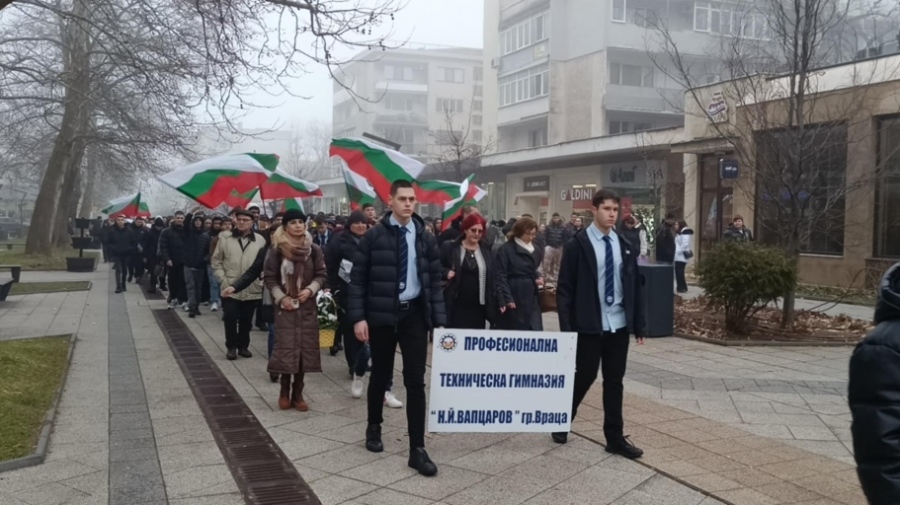 С тържествено шествие приключиха честванията по повод 100-годишнината на ПТГ „Н. Й. Вапцаров“ – Враца