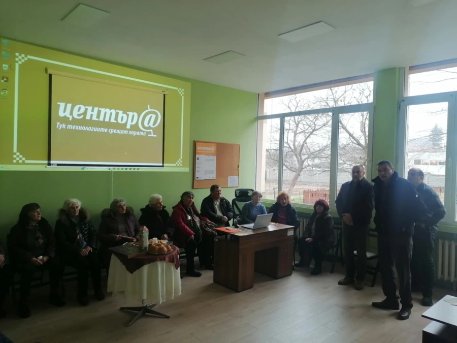 Учат бабите и дядовците на Криводол да работят с компютри