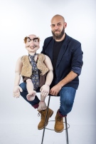 Стендъп комикът Димитър Иванов – Капитана ще представи отново спектакъла си „Хомеопатия за душата“ във Враца