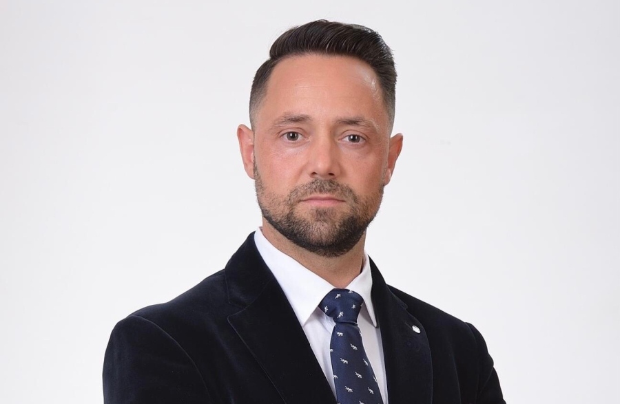 Гражданин нападна съветник на „Възраждане\