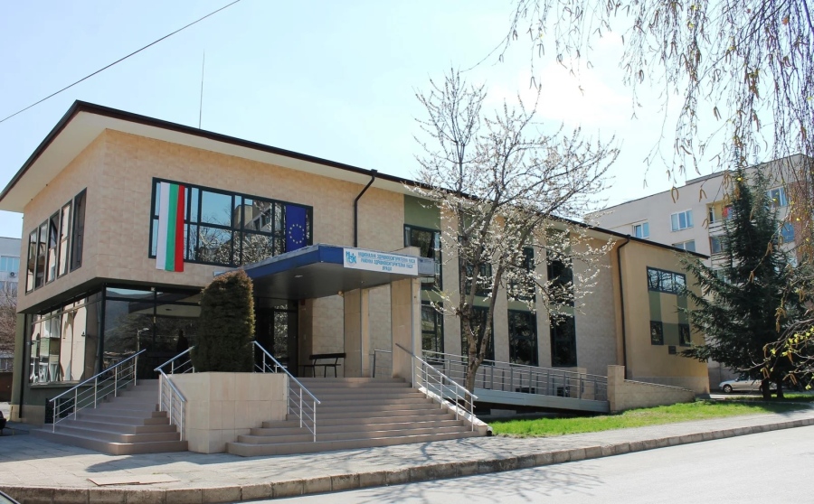 Служители на РЗОК-Враца се срещнаха с ученици от ЕГ „Йоан Екзарх“