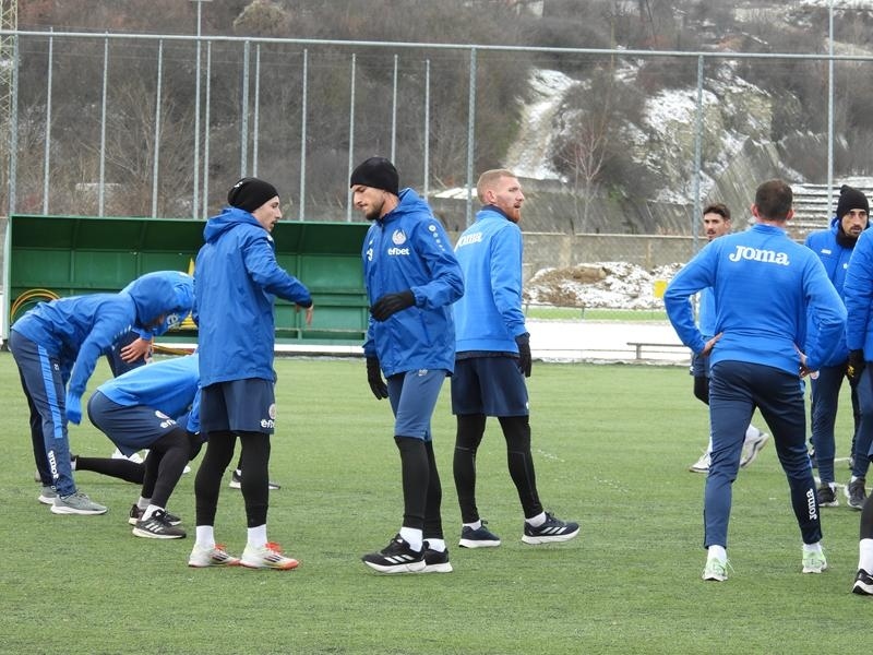 Вавалис само с една промяна в групата за гостуването на Септември