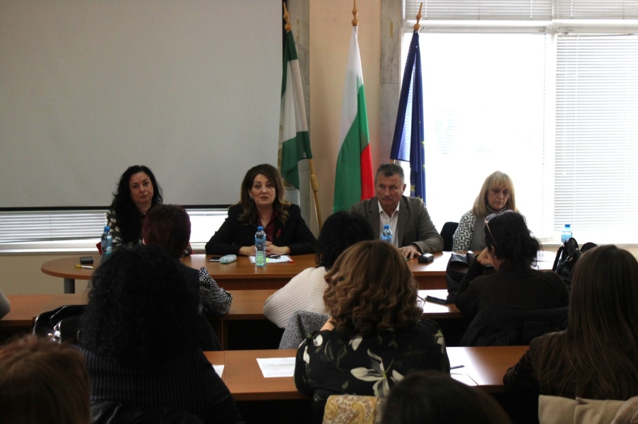 Работна среща по актуални въпроси на образованието проведоха в Бяла Слатина