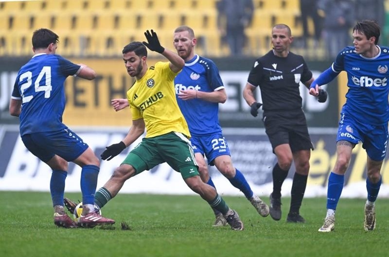 С човек повече \