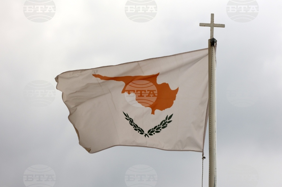 Британският министър на отбраната заяви, че Иран е изстрелял две ракети в посока към Кипър; Никозия отрече