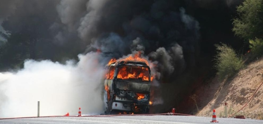 Шест жертви при пожар в автобус в Швейцария