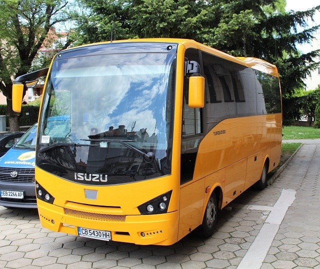 Задигнаха акумулатори от училищен автобус