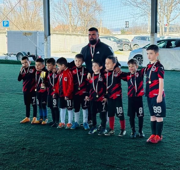 Първи исторически триумф на най-малките в школата на Дюш - Офк ,,Локомотив\'\' - Мездра