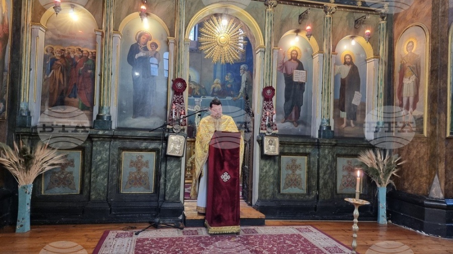 Постът и молитвата са средството за борба със злото, посочи в проповедта си отец Владислав във Враца