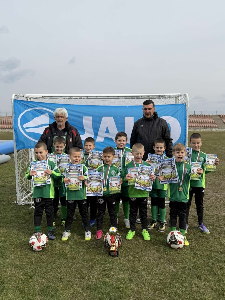 Най-малките футболисти на Ботев със страхотно представяне на турнир