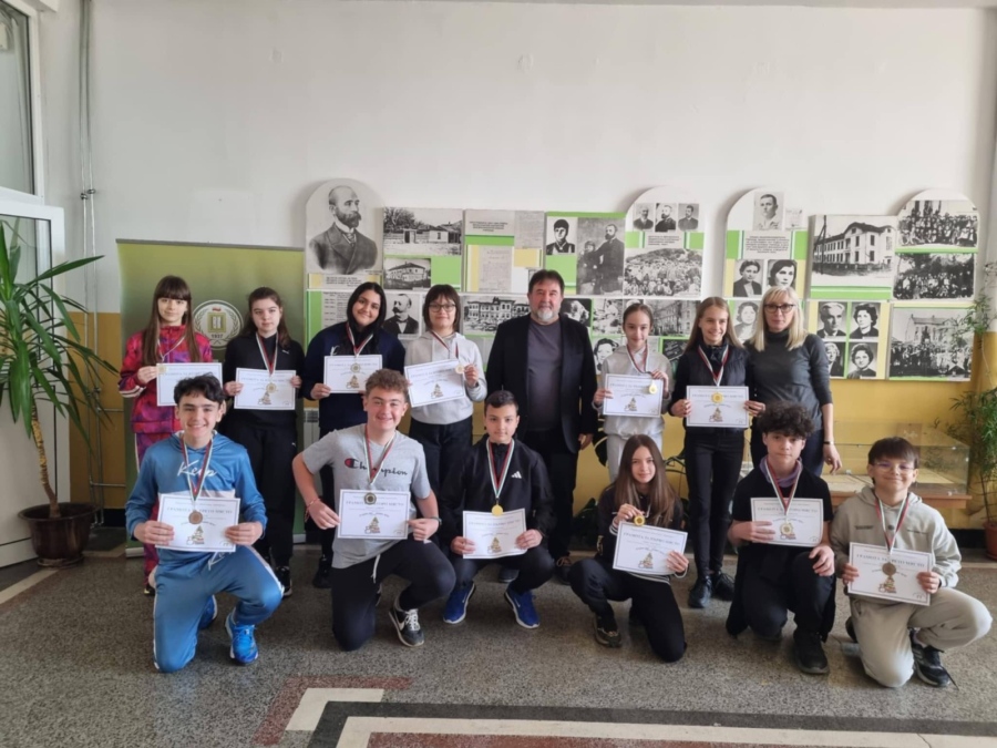 Ученици от СУ \