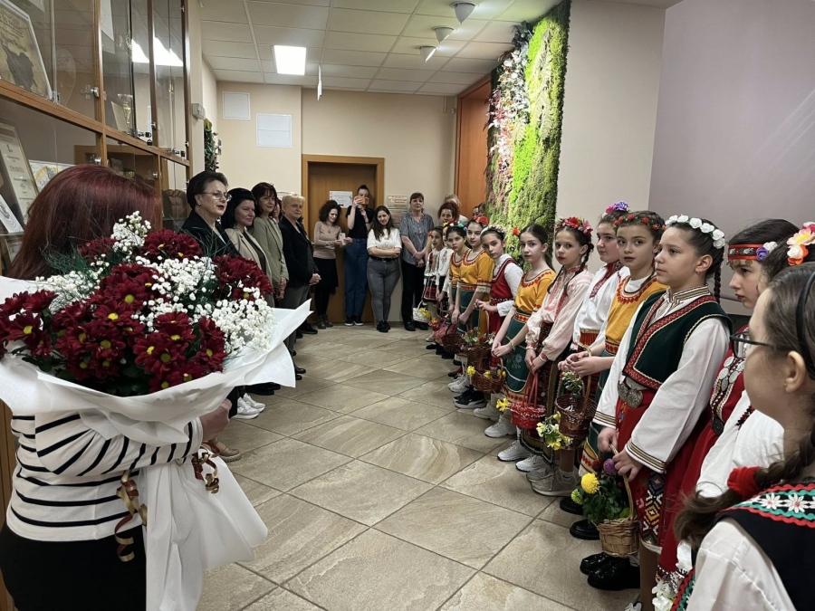 Лазарки донесоха празнично настроение в Община Козлодуй