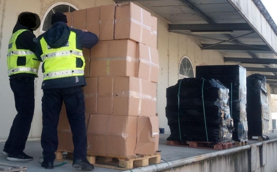 На Дунав мост 2 митничари откриха над 2 тона сексуални стимуланти в камион